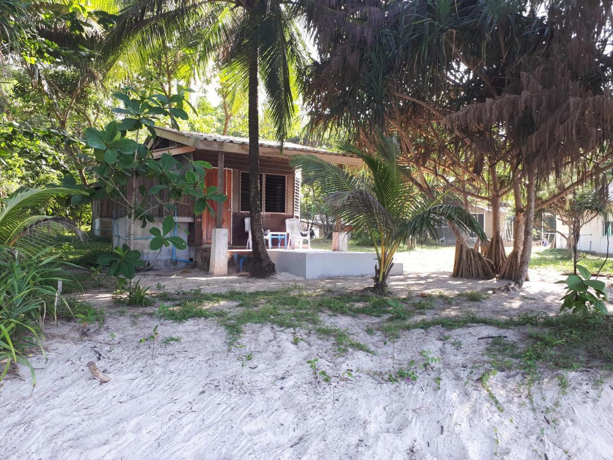 Phayam Friends Otel Koh Phayam Dış mekan fotoğraf